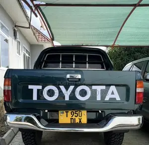 Toyota Hilux 2001 Green