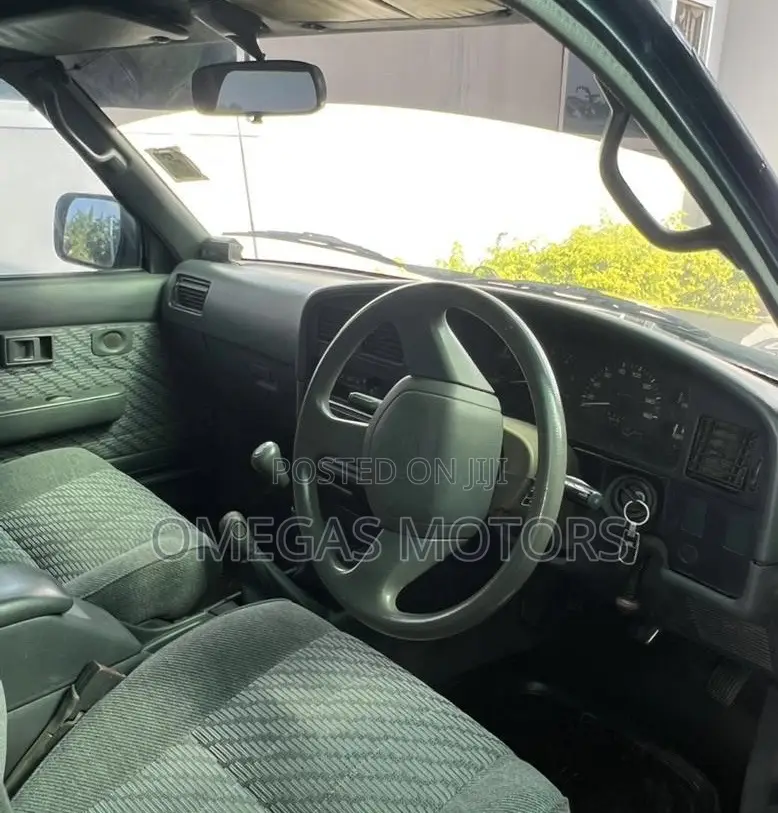 Toyota Hilux 2001 Green