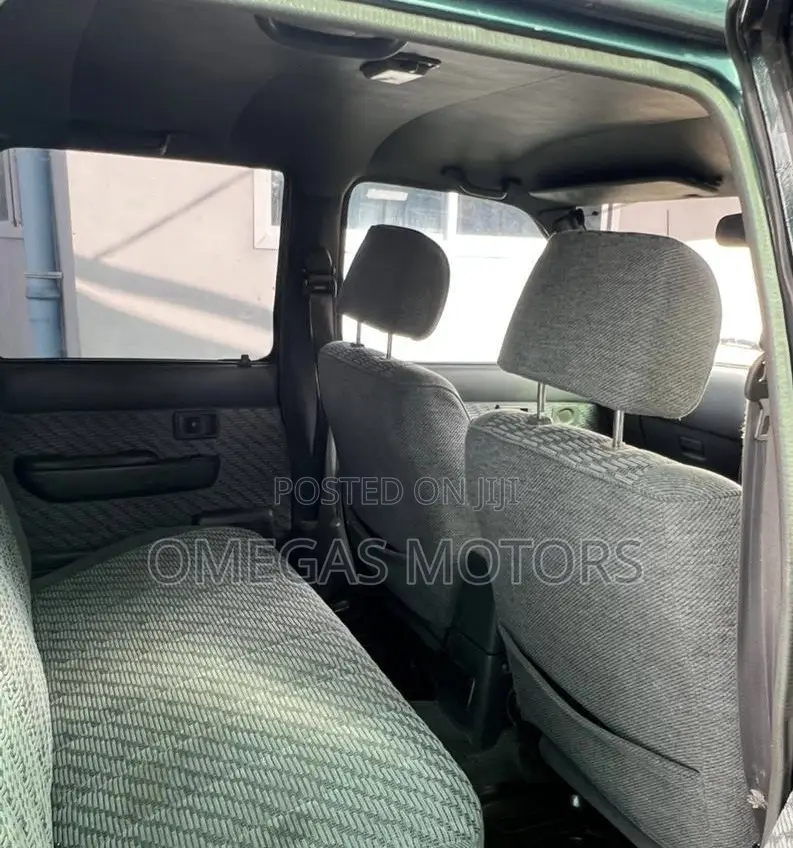 Toyota Hilux 2001 Green