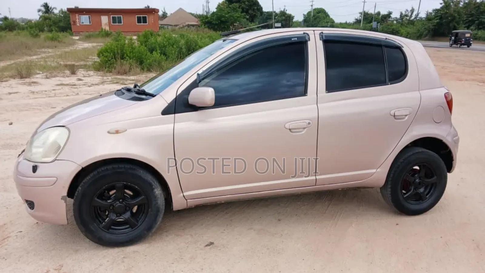 Toyota Vitz 2004 Pink