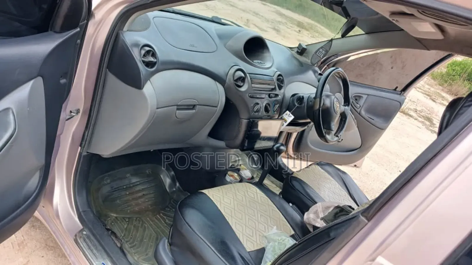Toyota Vitz 2004 Pink
