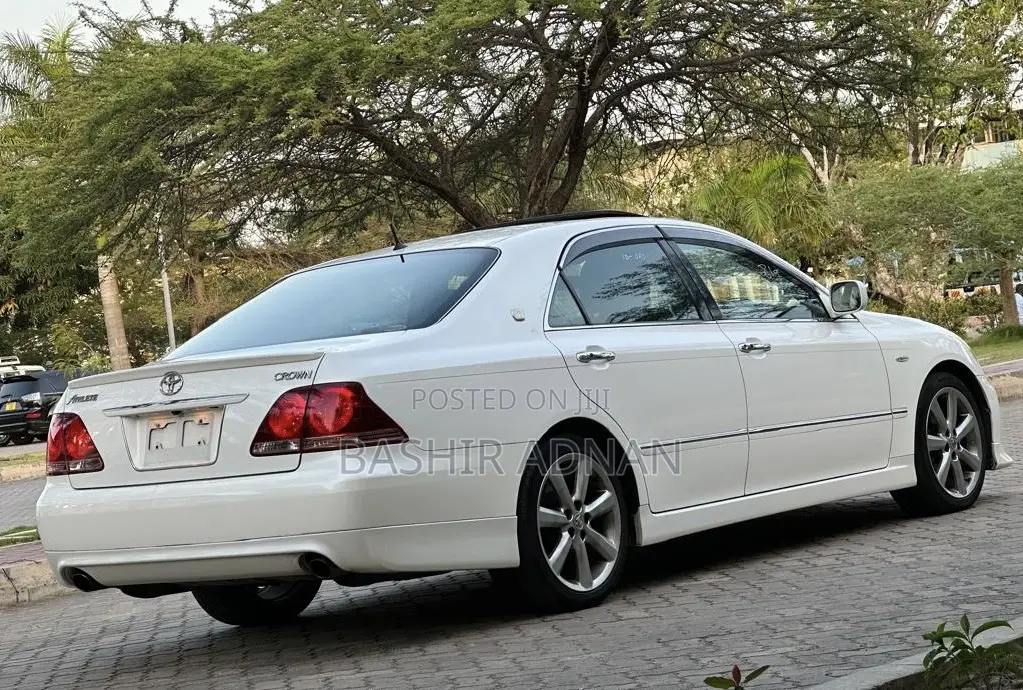 Toyota Crown 2007 White
