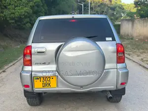 Toyota RAV4 Automatic 2002 White