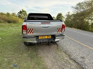 Toyota Hilux 2020 Silver