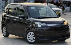 Toyota Spade 2014 Maroon