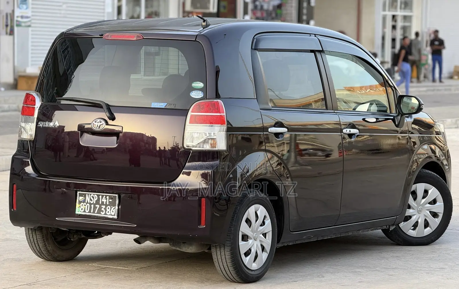 Toyota Spade 2014 Maroon