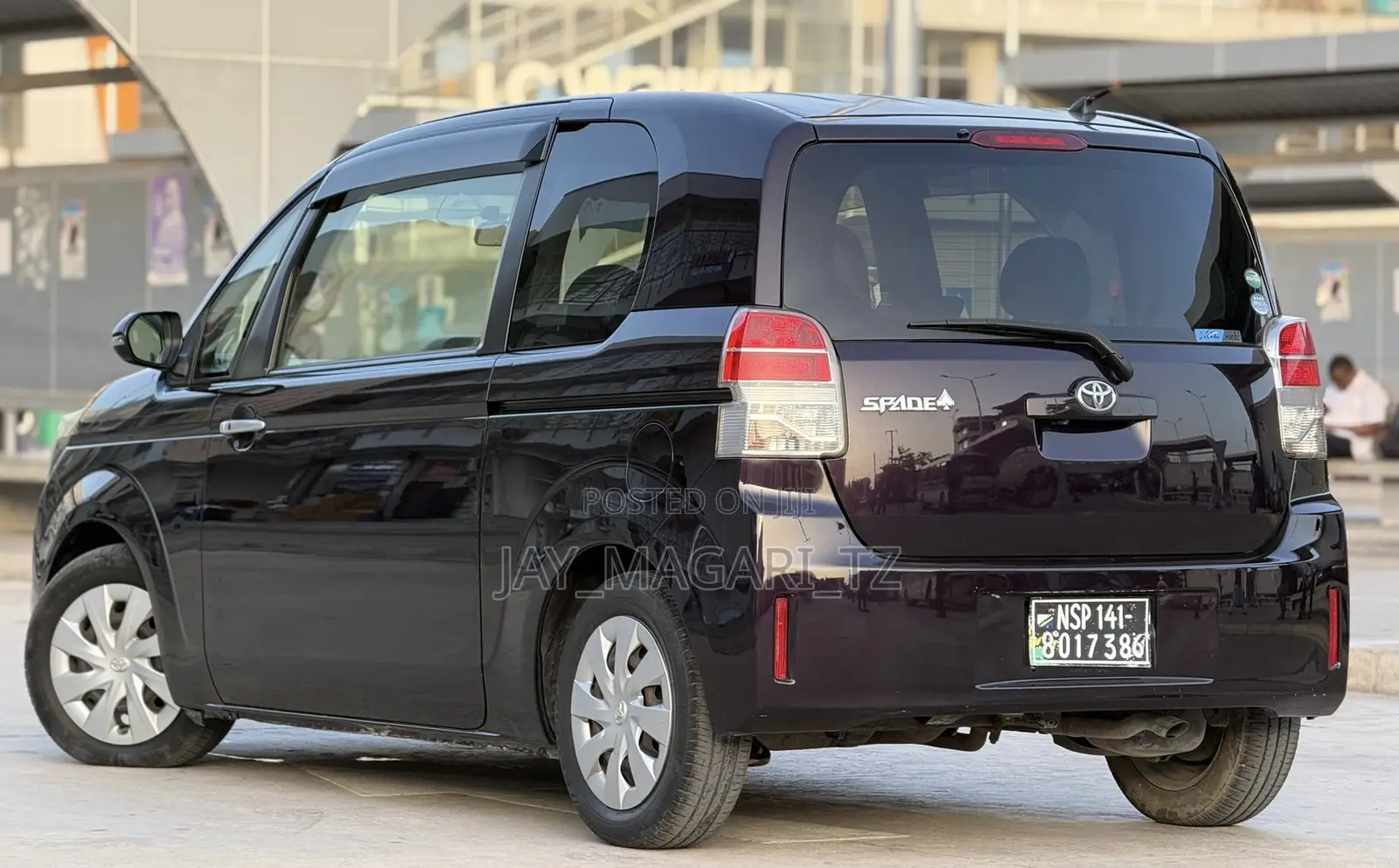 Toyota Spade 2014 Maroon