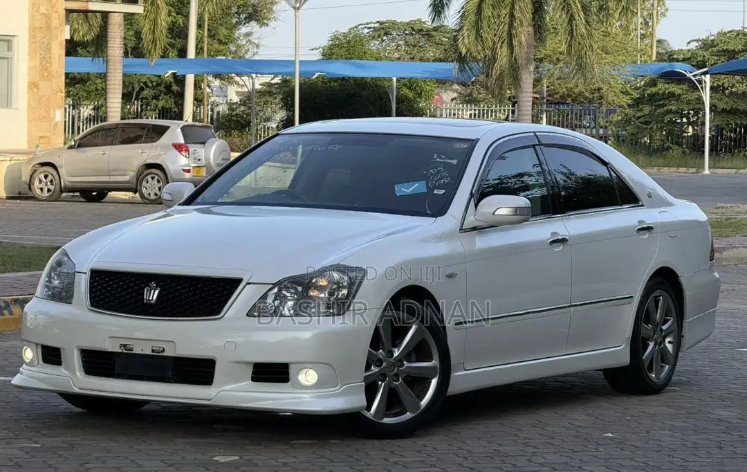 Toyota Crown 2006 White