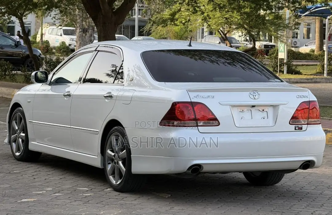 Toyota Crown 2006 White