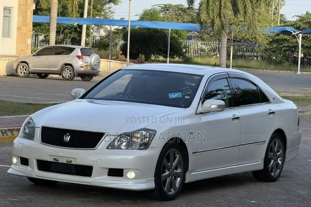 Toyota Crown 2006 White