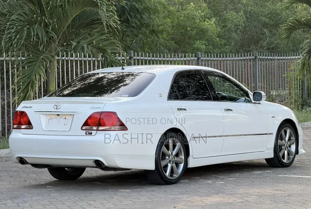 Toyota Crown 2006 White