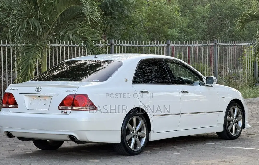 Toyota Crown 2006 White