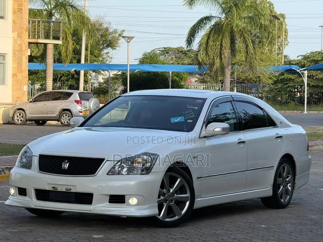 Toyota Crown 2006 White