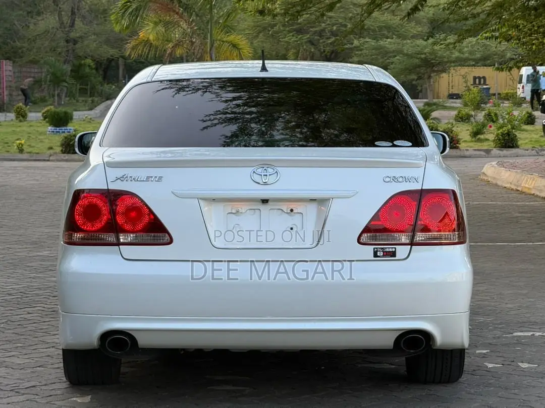 Toyota Crown 2006 White