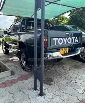 Toyota Hilux 2010 Green