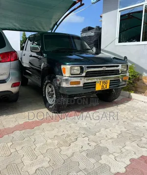 Toyota Hilux 2010 Green