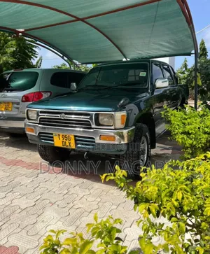 Toyota Hilux 2010 Green