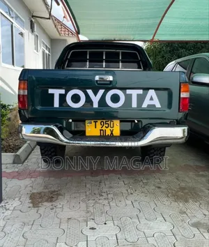 Toyota Hilux 2010 Green
