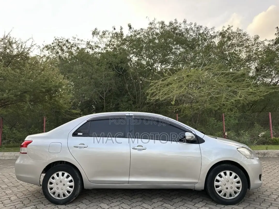 Toyota Belta 2008 Silver