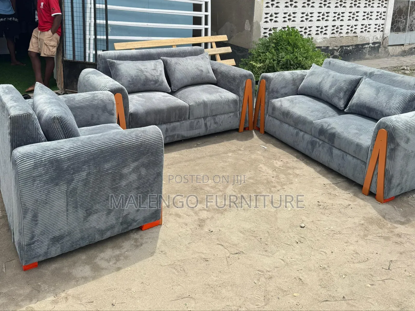 Sofa Set of 5 Seaters 2:2:1 Ina Fiber Na Spring Kitambaa Valvet