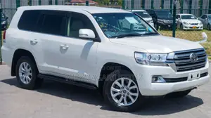 Toyota Land Cruiser 2016 White