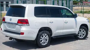 Toyota Land Cruiser 2016 White