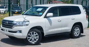 Toyota Land Cruiser 2016 White