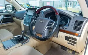 Toyota Land Cruiser 2016 White