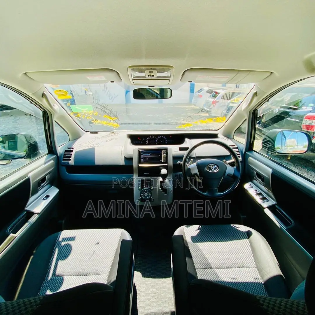 Toyota Noah 2.0 143hp AWD (8 Seater) 2009 Black