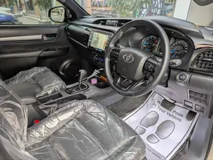New Toyota Hilux 2024 Gray