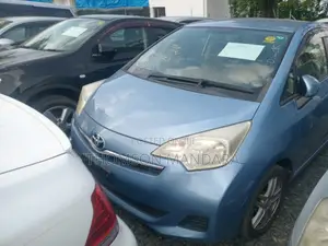 Toyota Ractis 2011 Blue