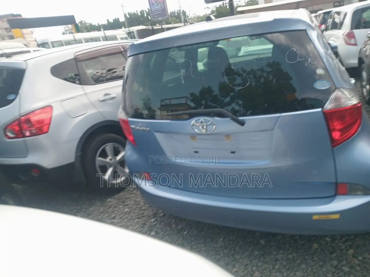 Toyota Ractis 2011 Blue