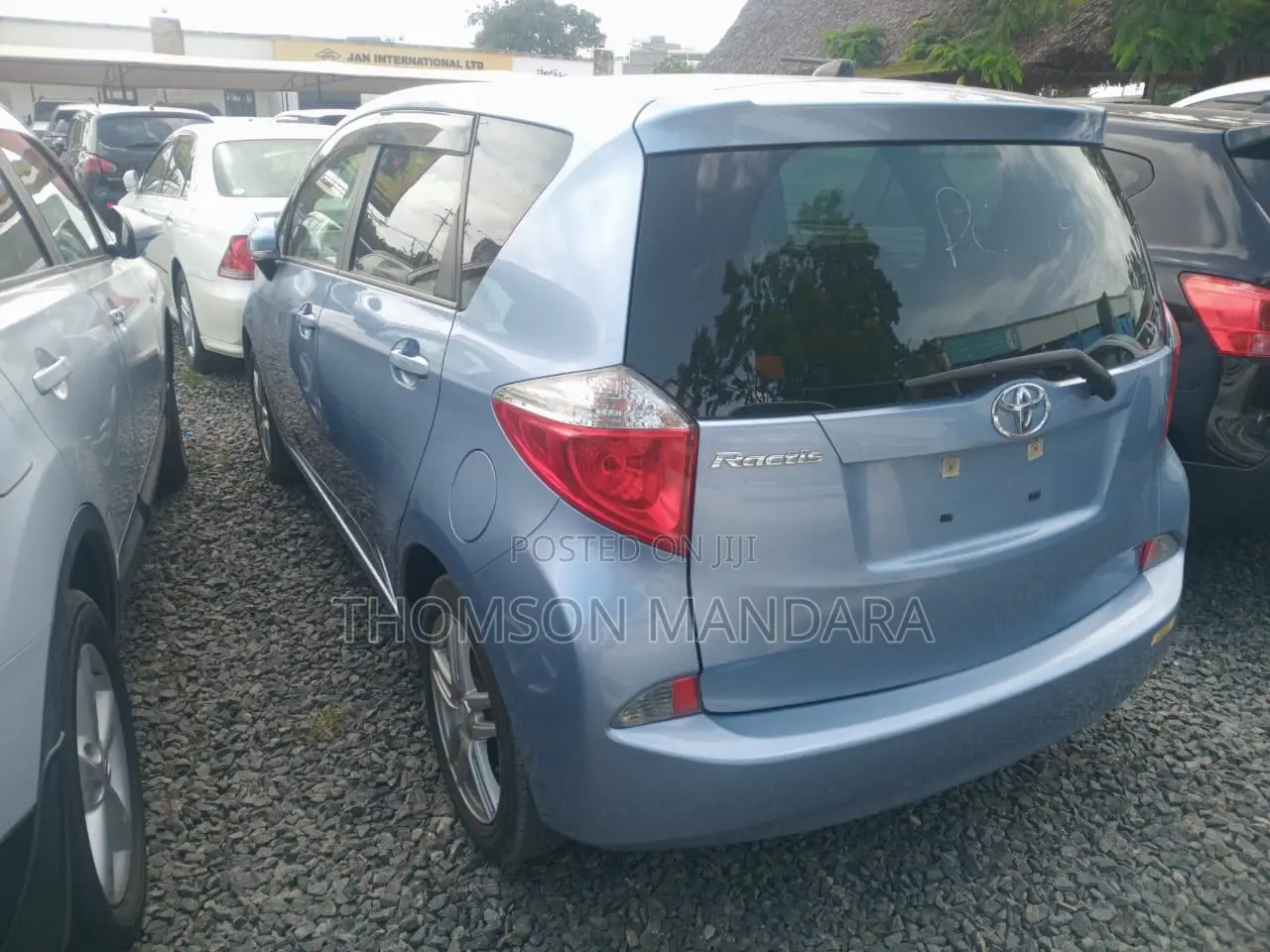 Toyota Ractis 2011 Blue