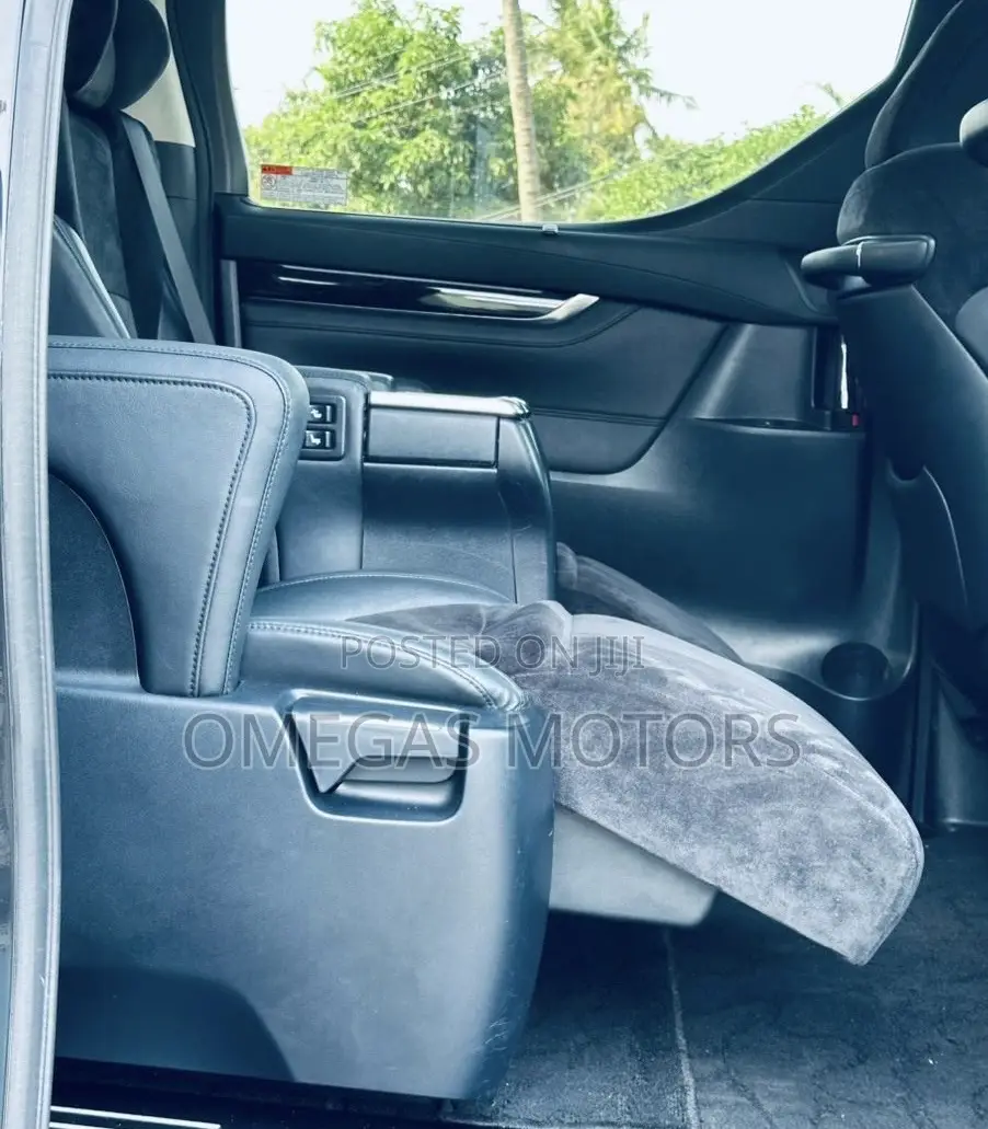 Toyota Alphard 2.5 Petrol FWD 2016 Black