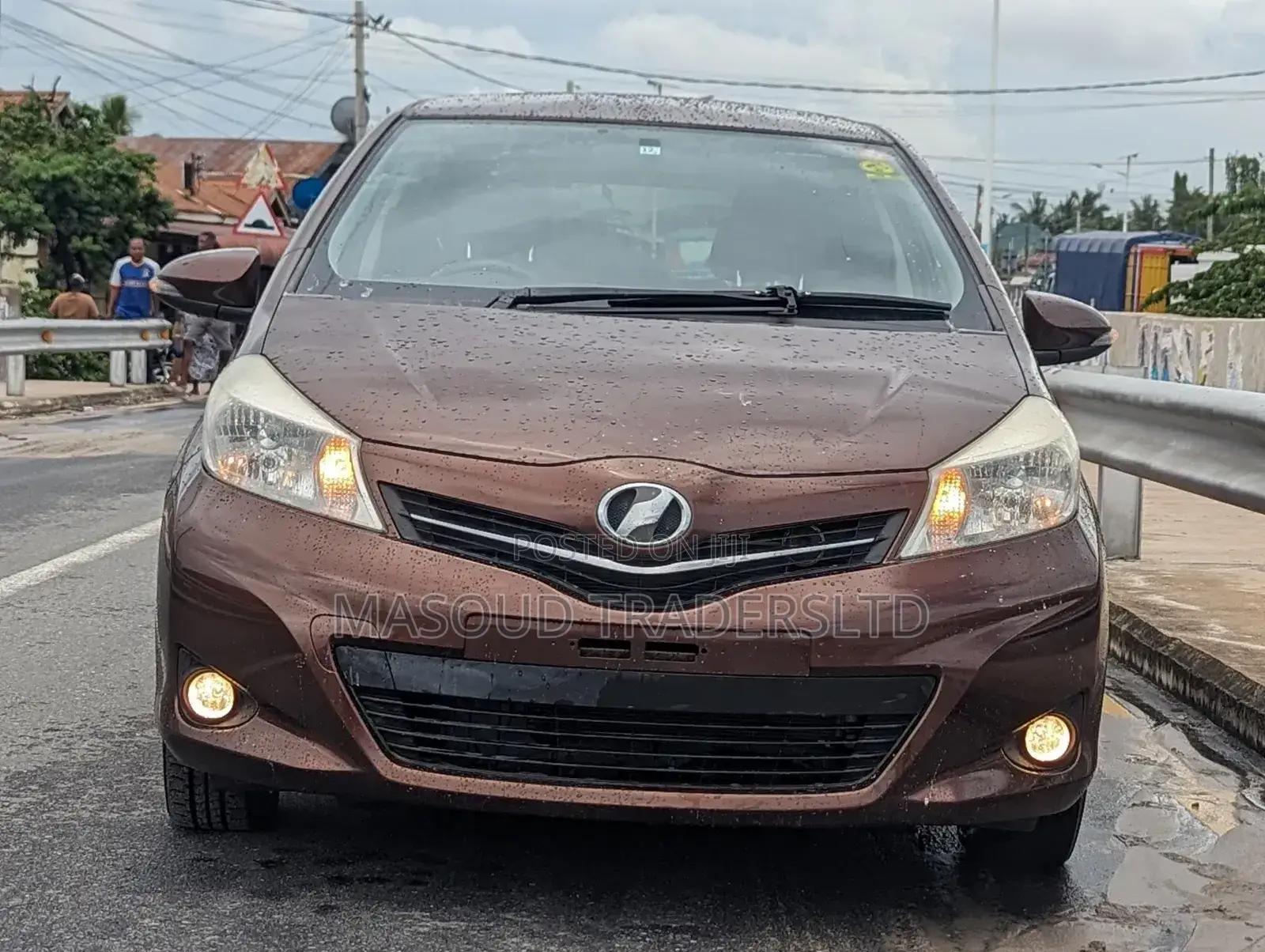 Toyota Vitz 1.3 AWD 5dr 2012 Maroon