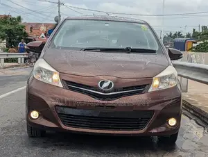 Toyota Vitz 1.3 AWD 5dr 2012 Maroon