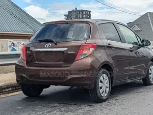 Toyota Vitz 1.3 AWD 5dr 2012 Maroon