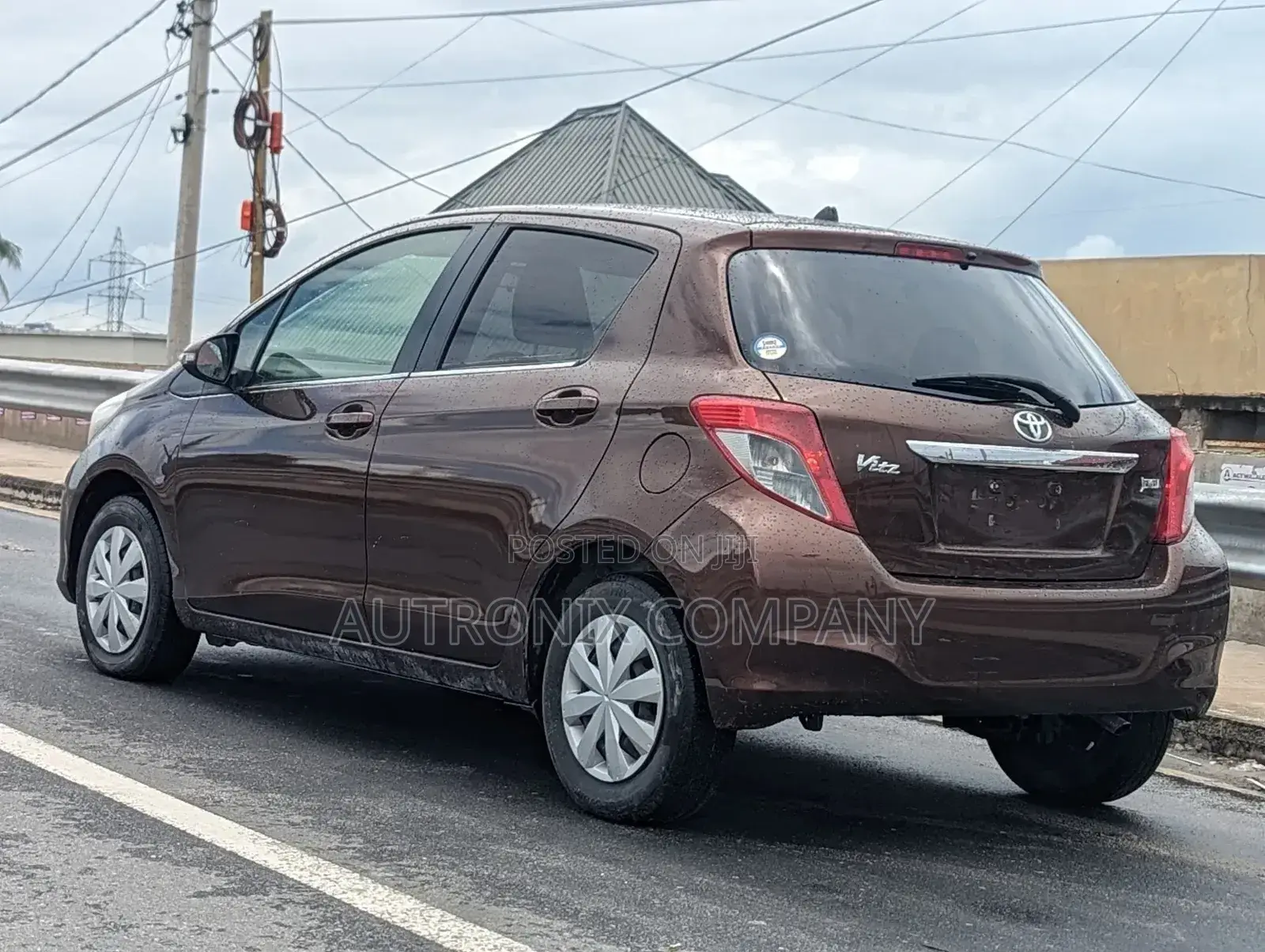 Toyota Vitz 1.3 AWD 5dr 2012 Maroon