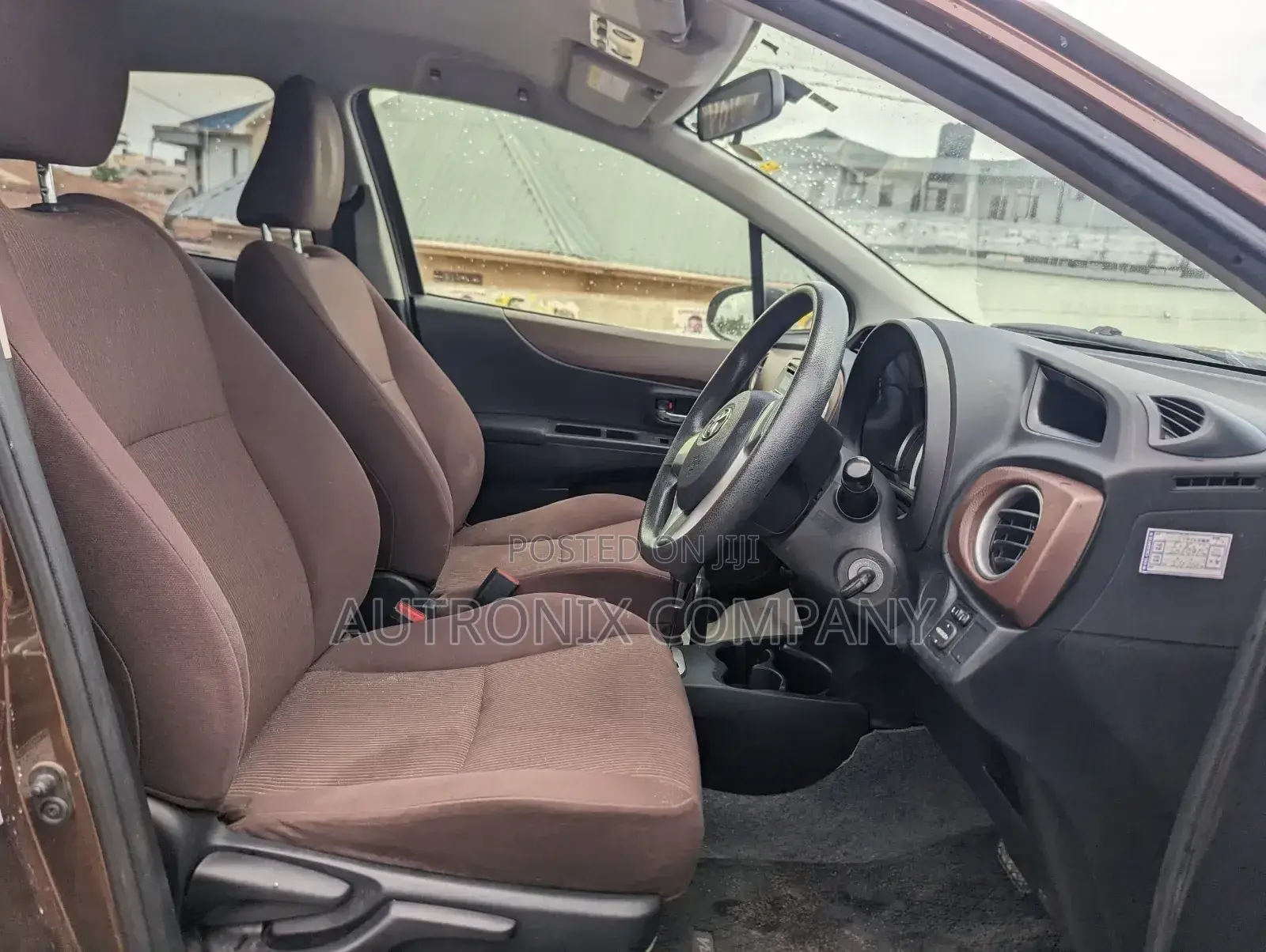 Toyota Vitz 1.3 AWD 5dr 2012 Maroon
