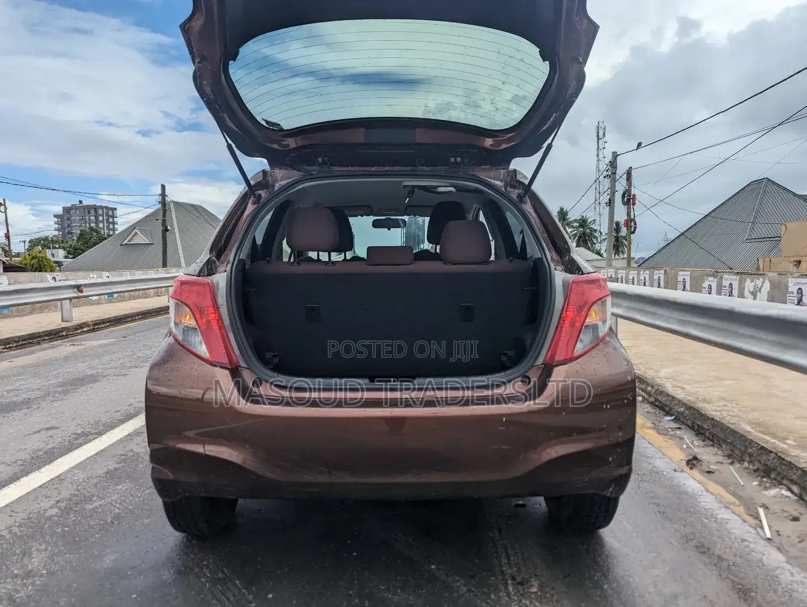 Toyota Vitz 1.3 AWD 5dr 2012 Maroon