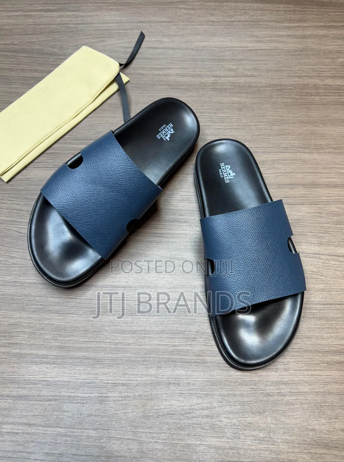 Mungu Mwenye Nguvu Sandals