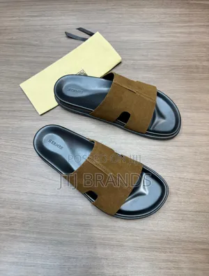 Mungu Mwenye Nguvu Sandals