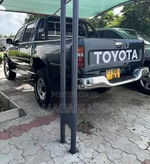 Toyota Hilux 2003 Gray