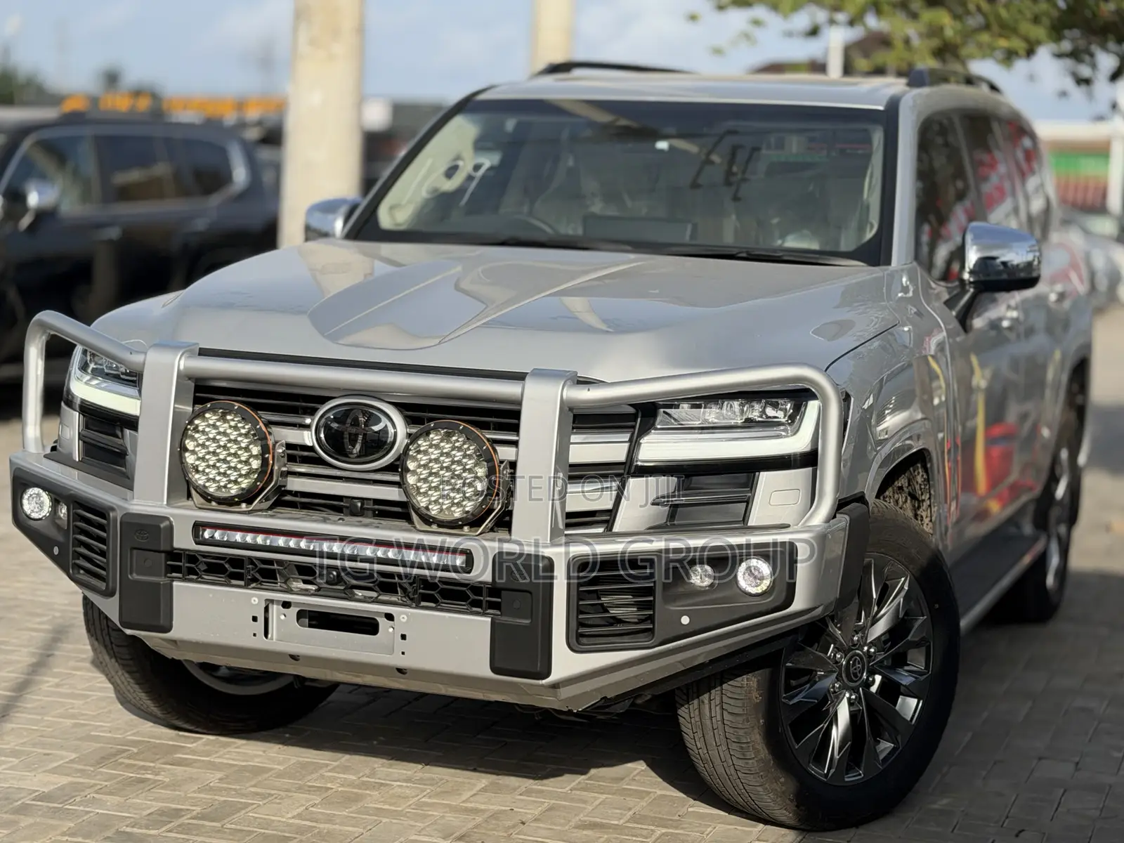 Toyota Land Cruiser LC300 2024 Silver