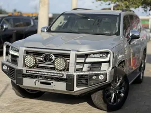 Toyota Land Cruiser LC300 2024 Silver