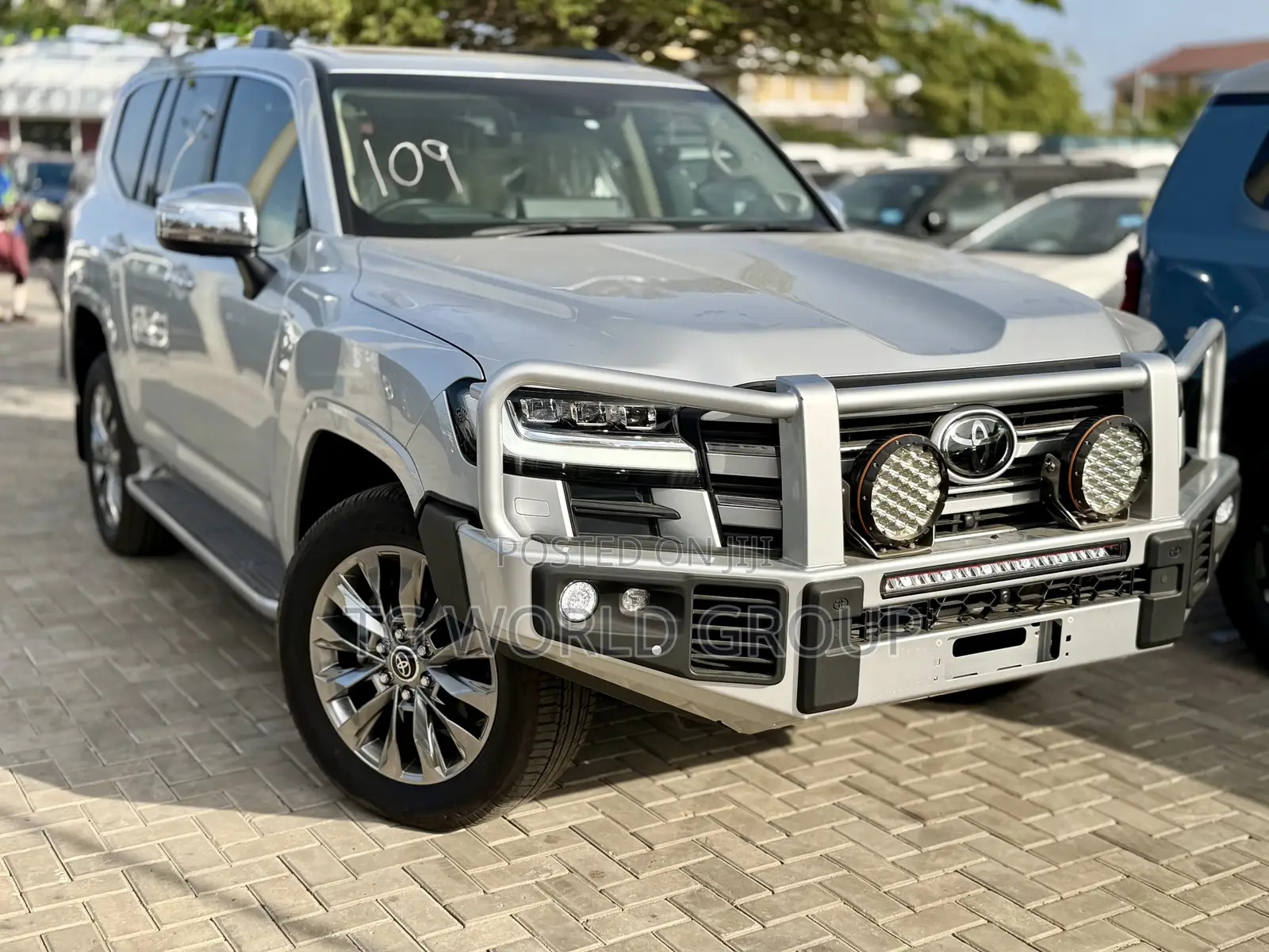 Toyota Land Cruiser LC300 2024 Silver