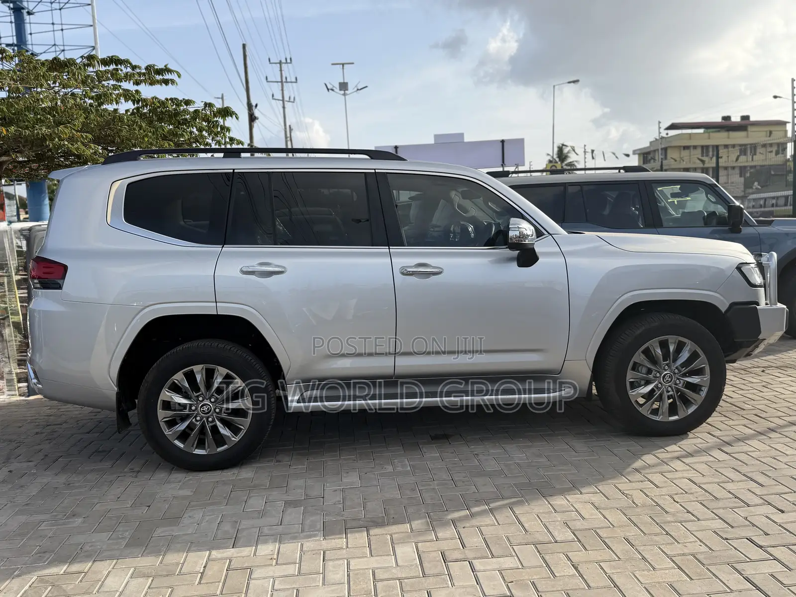 Toyota Land Cruiser LC300 2024 Silver