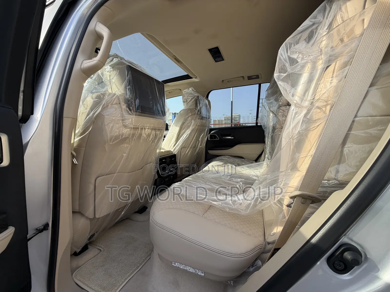 Toyota Land Cruiser LC300 2024 Silver