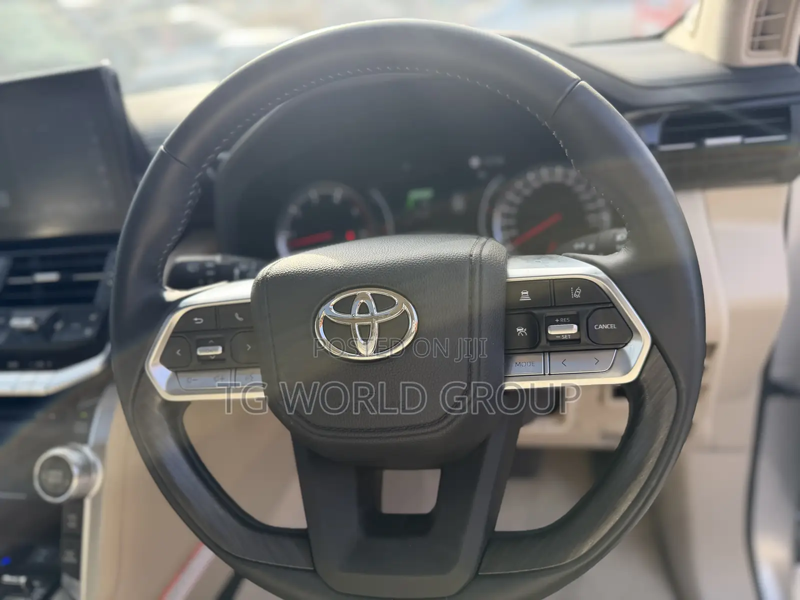 Toyota Land Cruiser LC300 2024 Silver