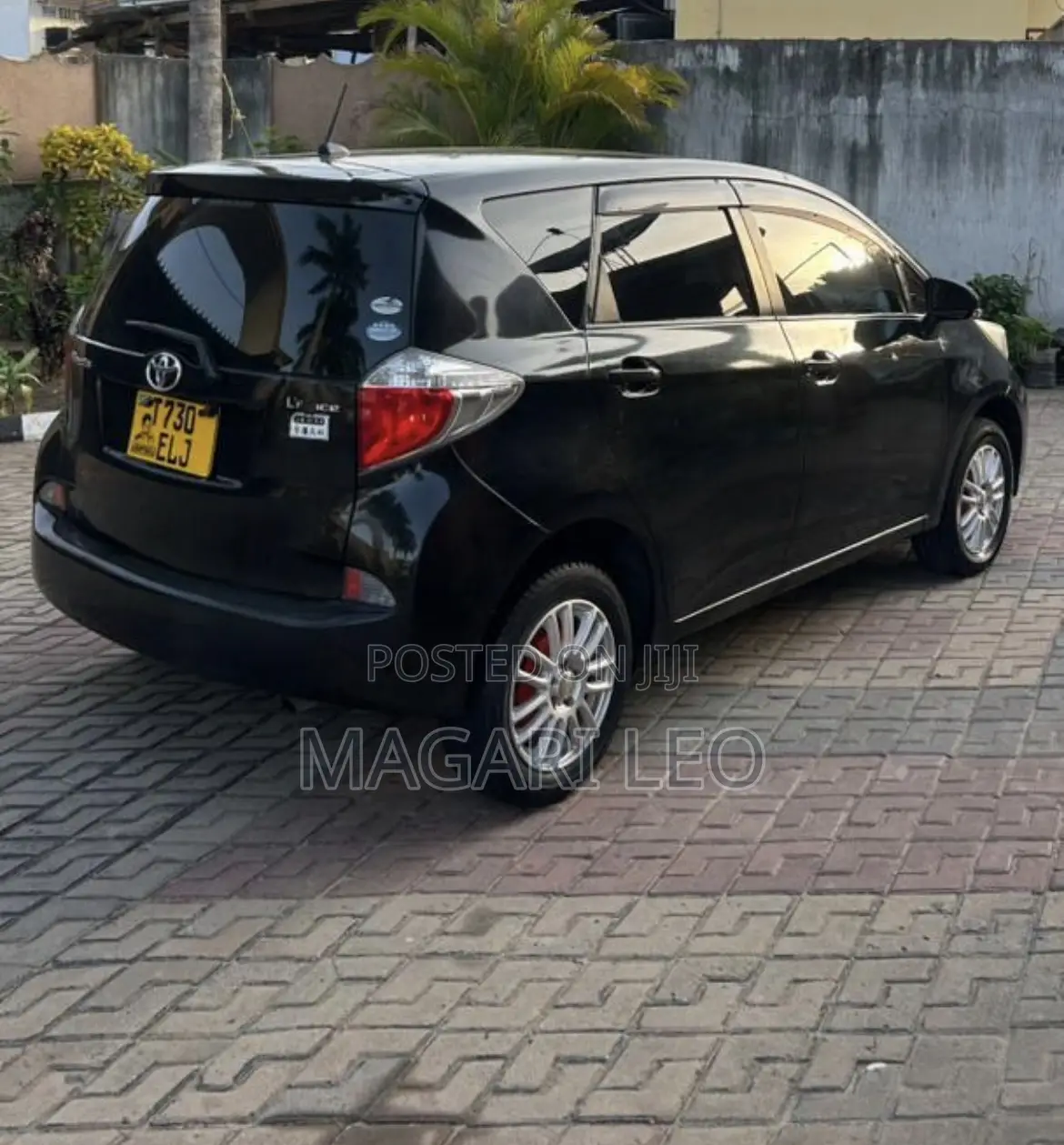 Toyota Ractis 2011 Black